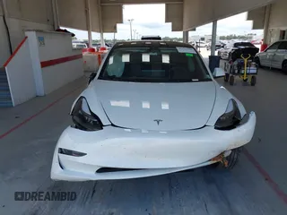 2023 Tesla Model 3 z VIN 5YJ3E1EAXPF606178, wystawiony jako IAAI lot #42543528 z przebiegiem 26 638 mil mil oraz . Historia ofert i sprzedaży dostępna na DreamBid. Obrazek 12.