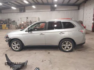 2014 Mitsubishi Outlander GT z VIN JA4JZ4AX6EZ015919, wystawiony jako IAAI lot #41811803 z przebiegiem 182 458 mil mil oraz . Historia ofert i sprzedaży dostępna na DreamBid. Obrazek 14.