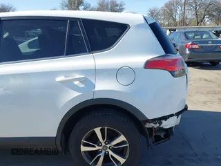2018 Toyota RAV4 XLE z VIN 2T3WFREV3JW483398, wystawiony jako IAAI lot #41740776 z przebiegiem 70 640 mil mil oraz . Historia ofert i sprzedaży dostępna na DreamBid. Obrazek 18.