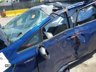 2013 Toyota Prius Two with VIN JTDZN3EU4D3206304, listed as a IAAI auction lot 42067570 with Not Provided miles and . Bid and sale history available at carsss.com. Image 9.