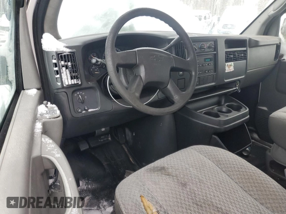2004 Chevrolet Express Cargo z VIN 1GCHG35U341136344, wystawiony jako Copart lot #42005825 z przebiegiem 60 337 mil mil oraz Czysty tytuł • Clean title. Historia ofert i sprzedaży dostępna na DreamBid. Obrazek 8.