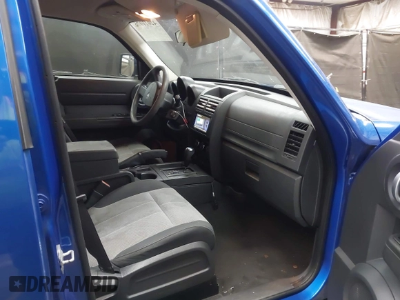 2007 Dodge Nitro SXT with VIN 1D8GT28K47W733488, listed as a IAAI auction lot 42021076 with 120,862 mi miles. Bid and sale history available at carsss.com. Image 5.
