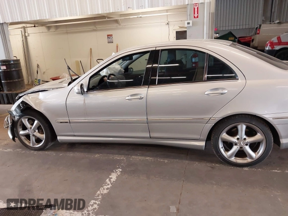 2006 Mercedes-Benz C 230 Sport with VIN WDBRF52HX6F732386, listed as a IAAI auction lot 42211116 with 132,116 mi miles and . Bid and sale history available at DreamBid. Image 14.