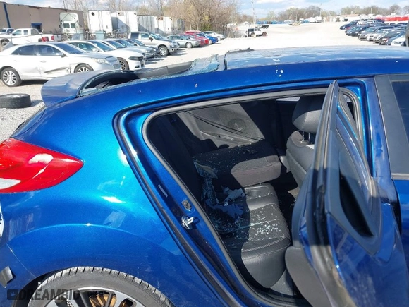 2016 Hyundai Veloster Turbo with VIN KMHTC6AE4GU260112, listed as a IAAI auction lot 41868273 with 130,853 mi miles. Bid and sale history available at carsss.com. Image 8.