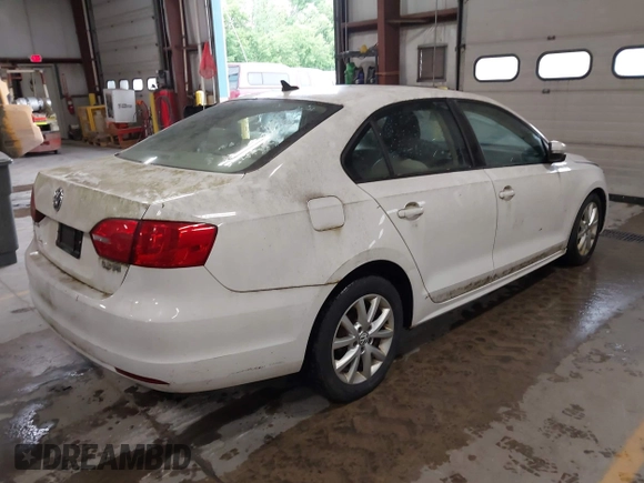 2011 Volkswagen Jetta SE z VIN 3VWDX7AJ9BM003697, wystawiony jako IAAI lot #42305601 z przebiegiem 145 715 mil mil oraz . Historia ofert i sprzedaży dostępna na DreamBid. Obrazek 4.