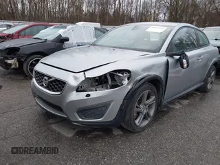 2013 Volvo C30 T5 z VIN YV1672MK7D2305755, wystawiony jako IAAI lot #40835932 z przebiegiem 93 975 mil mil oraz . Historia ofert i sprzedaży dostępna na DreamBid. Obrazek 17.