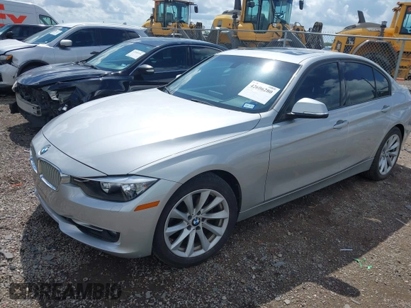 2013 BMW 3 Series 328i xDrive z VIN WBA3B3C55DF541335, wystawiony jako IAAI lot #42606280 z przebiegiem 102 339 mil mil oraz . Historia ofert i sprzedaży dostępna na DreamBid. Obrazek 2.
