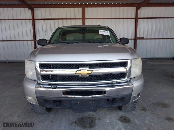 2010 Chevrolet Silverado 1500 LT with VIN 3GCRKSE31AG258718, listed as a IAAI auction lot 42061306 with 220,656 mi miles. Bid and sale history available at carsss.com. Image 12.
