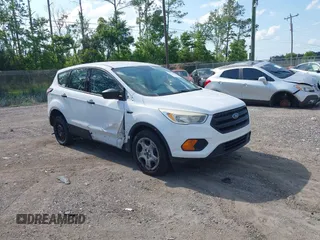 2017 Ford Escape S z VIN 1FMCU0F77HUE98557, wystawiony jako IAAI lot #42268282 z przebiegiem 132 481 mil mil oraz . Historia ofert i sprzedaży dostępna na DreamBid. Obrazek 1.