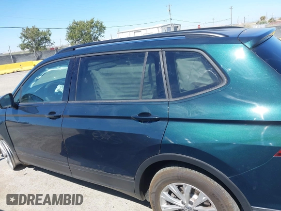2018 Volkswagen Tiguan S with VIN 3VV1B7AX1JM165641, listed as a IAAI auction lot 42699622 with 75,354 mi miles and . Bid and sale history available at DreamBid. Image 13.