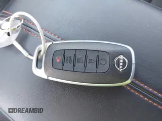 2025 Nissan Sentra SR с VIN 3N1AB8DV3SY267437, выставлен на аукционе IAAI как лот 42531663 с пробегом 11 954 миль миль и . История ставок и продаж доступна на DreamBid. Изображение 11.