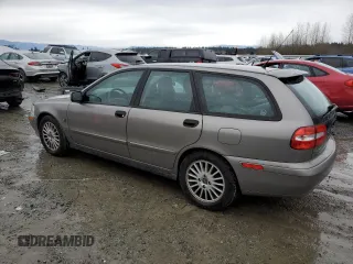 2004 Volvo V40 z VIN YV1VW27594F098590, wystawiony jako Copart lot #84892094 z przebiegiem Nie podano mil oraz Szkody całkowita. Historia ofert i sprzedaży dostępna na DreamBid. Obrazek 2.