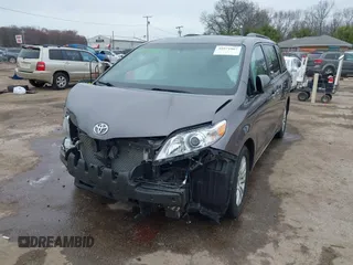 2015 Toyota Sienna XLE with VIN 5TDYK3DC8FS651580, listed as a IAAI auction lot 41971867 with 49,711 mi miles. Bid and sale history available at carsss.com. Image 18.