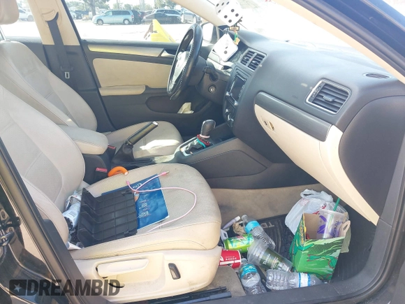 2013 Volkswagen Jetta TDI w/Premium with VIN 3VWLL7AJ6DM438641, listed as a IAAI auction lot 42724848 with Not provided miles and . Bid and sale history available at DreamBid. Image 5.