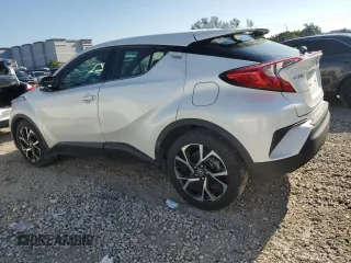 2019 Toyota C-HR XLE z VIN JTNKHMBX7K1014151, wystawiony jako Copart lot #50699475 z przebiegiem 102 995 mil mil oraz Czysty tytuł • Clean title. Historia ofert i sprzedaży dostępna na DreamBid. Obrazek 2.