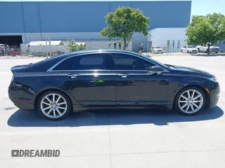 2015 Lincoln MKZ Hybrid z VIN 3LN6L2LU2FR614175, wystawiony jako IAAI lot #42381184 z przebiegiem 221 943 mil mil oraz . Historia ofert i sprzedaży dostępna na DreamBid. Obrazek 13.