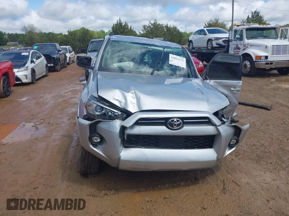 2021 Toyota 4Runner SR5 с VIN JTEMU5JR6M5885762, выставлен на аукционе IAAI как лот 42023275 с пробегом 113 140 миль миль и . История ставок и продаж доступна на DreamBid. Изображение 12.