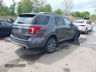 2016 Ford Explorer Platinum z VIN 1FM5K8HT4GGB49067, wystawiony jako IAAI lot #42093235 z przebiegiem 138 272 mil mil oraz . Historia ofert i sprzedaży dostępna na DreamBid. Obrazek 4.