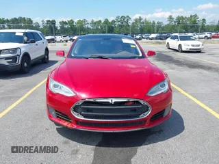 2013 Tesla Model S с VIN 5YJSA1CN9DFP09973, выставлен на аукционе IAAI как лот 42724026 с пробегом 61 546 миль миль и . История ставок и продаж доступна на DreamBid. Изображение 13.