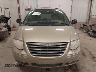 2006 Chrysler Town & Country LWB Limited with VIN 2A8GP64L26R640347, listed as a IAAI auction lot 41353419 with 160,220 mi miles. Bid and sale history available at carsss.com. Image 12.