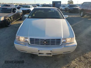 2002 Cadillac Eldorado z VIN 1G6EL12Y12B100821, wystawiony jako Copart lot #83495214 z przebiegiem 36 358 mil mil oraz Czysty tytuł • Clean title. Historia ofert i sprzedaży dostępna na DreamBid. Obrazek 5.