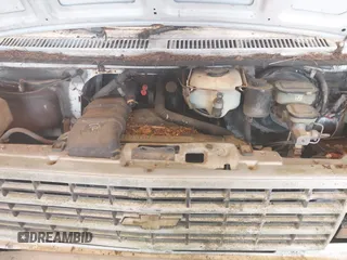 1992 Chevrolet Chevy Van z VIN 2GCEG25Z3N4144138, wystawiony jako IAAI lot #42389578 z przebiegiem 129 513 mil mil oraz . Historia ofert i sprzedaży dostępna na DreamBid. Obrazek 10.