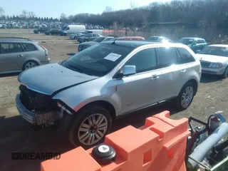 2010 Lincoln MKX with VIN 2LMDJ6JC1ABJ21372, listed as a IAAI auction lot 36299335 with 190,508 mi miles. Bid and sale history available at carsss.com. Image 2.