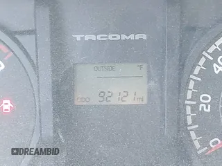 2017 Toyota Tacoma SR z VIN 5TFRX5GN7HX077159, wystawiony jako IAAI lot #42006928 z przebiegiem 92 121 mil mil oraz . Historia ofert i sprzedaży dostępna na DreamBid. Obrazek 14.