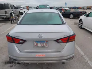2019 Nissan Altima 2.5 SL with VIN 1N4BL4EV3KC196535, listed as a IAAI auction lot 41512924 with 84,898 mi miles. Bid and sale history available at carsss.com. Image 17.