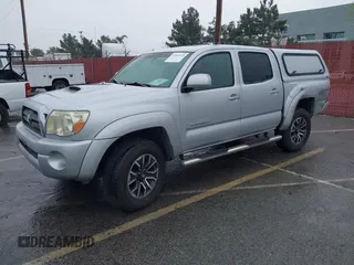 2007 Toyota Tacoma z VIN 3TMLU42N77M009397, wystawiony jako IAAI lot #41805139 z przebiegiem 256 744 mil mil oraz . Historia ofert i sprzedaży dostępna na DreamBid. Obrazek 2.