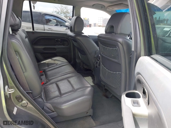 2007 Honda Pilot EX-L with VIN 5FNYF28507B007040, listed as a IAAI auction lot 42038302 with 251,262 mi miles. Bid and sale history available at carsss.com. Image 8.