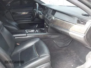 2013 BMW 7 Series 750i z VIN WBAYA8C57DC996601, wystawiony jako IAAI lot #42497017 z przebiegiem 137 222 mil mil oraz . Historia ofert i sprzedaży dostępna na DreamBid. Obrazek 5.