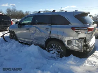 2018 Toyota Highlander LE with VIN 5TDBZRFH3JS860506, listed as a Copart auction lot 87349234 with 56,242 mi miles and Salvage Title. Bid and sale history available at carsss.com. Image 2.