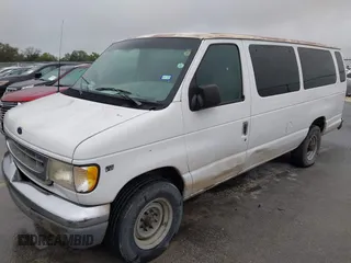 1998 Ford Econoline Wagon XL z VIN 1FBSS31L4WHB74004, wystawiony jako IAAI lot #41912360 z przebiegiem 458 615 mil mil oraz . Historia ofert i sprzedaży dostępna na DreamBid. Obrazek 2.
