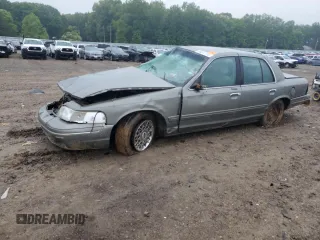 1999 Ford Crown Victoria LX z VIN 2FAFP74WXXX135615, wystawiony jako Copart lot #56041175 z przebiegiem 100 484 mil mil oraz Szkody całkowita. Historia ofert i sprzedaży dostępna na DreamBid. Obrazek 1.