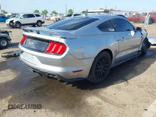 2021 Ford Mustang GT z VIN 1FA6P8CF3M5117977, wystawiony jako IAAI lot #42100989 z przebiegiem 13 557 mil mil oraz . Historia ofert i sprzedaży dostępna na DreamBid. Obrazek 4.