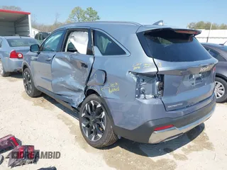 2025 Kia Sorento EX z VIN 5XYRH4JF9SG325771, wystawiony jako IAAI lot #41750566 z przebiegiem 2 834 mil mil oraz . Historia ofert i sprzedaży dostępna na DreamBid. Obrazek 3.