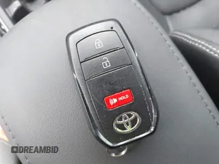 2024 Toyota Corolla Cross XLE z VIN 7MUEAABG8RV084586, wystawiony jako IAAI lot #42211214 z przebiegiem 16 316 mil mil oraz . Historia ofert i sprzedaży dostępna na DreamBid. Obrazek 11.