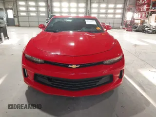 2018 Chevrolet Camaro 1LT z VIN 1G1FB1RS1J0110368, wystawiony jako IAAI lot #41972917 z przebiegiem 104 105 mil mil oraz . Historia ofert i sprzedaży dostępna na DreamBid. Obrazek 12.