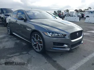 2017 Jaguar XE 35t R-Sport z VIN SAJAL4BV9HCP10649, wystawiony jako IAAI lot #41533051 z przebiegiem 59 431 mil mil oraz . Historia ofert i sprzedaży dostępna na DreamBid. Obrazek 1.