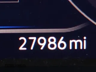 2022 Volkswagen Atlas SE z VIN 1V2HE2CA5NC225233, wystawiony jako IAAI lot #42366811 z przebiegiem 27 986 mil mil oraz . Historia ofert i sprzedaży dostępna na DreamBid. Obrazek 16.