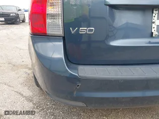 2010 Volvo V50 with VIN YV1382MW3A2540085, listed as a IAAI auction lot 41831999 with 137,173 mi miles. Bid and sale history available at carsss.com. Image 13.