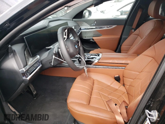 2023 BMW 7 Series 740i z VIN WBA23EH06PCL98645, wystawiony jako Copart lot #53717653 z przebiegiem Nie podano mil oraz . Historia ofert i sprzedaży dostępna na DreamBid. Obrazek 7.