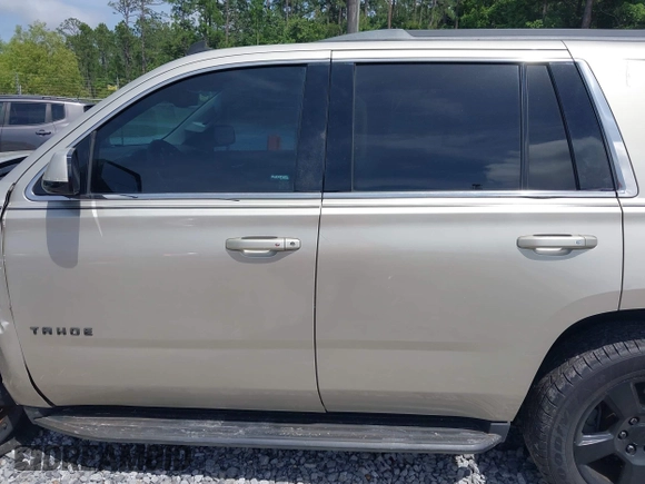 2015 Chevrolet Tahoe LT z VIN 1GNSCBKC7FR140125, wystawiony jako IAAI lot #42279760 z przebiegiem 201 335 mil mil oraz . Historia ofert i sprzedaży dostępna na DreamBid. Obrazek 14.
