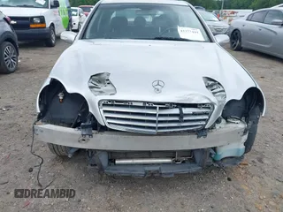 2005 Mercedes-Benz C 320 z VIN WDBRF84J85F567356, wystawiony jako IAAI lot #42377444 z przebiegiem 221 225 mil mil oraz . Historia ofert i sprzedaży dostępna na DreamBid. Obrazek 12.