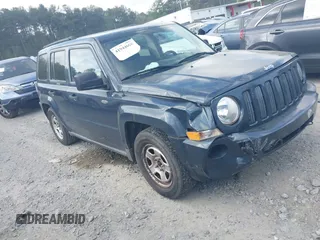 2008 Jeep Patriot Sport with VIN 1J8FT28W98D762682, listed as a IAAI auction lot 41944608 with 189,000 mi miles. Bid and sale history available at carsss.com. Image 1.