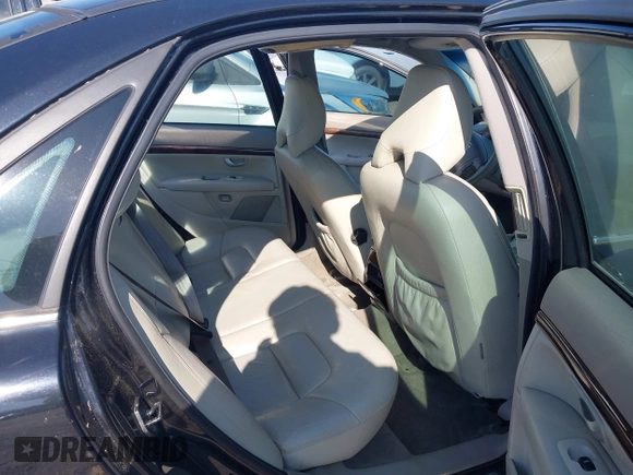 2005 Volvo S80 with VIN YV1TS592451405900, listed as a IAAI auction lot 41977975 with 133,169 mi miles. Bid and sale history available at carsss.com. Image 8.