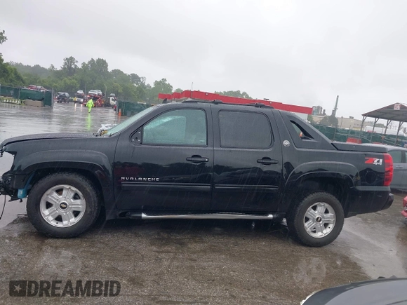 2013 Chevrolet Avalanche LT with VIN 3GNTKFE78DG172219, listed as a IAAI auction lot 42342576 with 95,935 mi miles and . Bid and sale history available at DreamBid. Image 15.