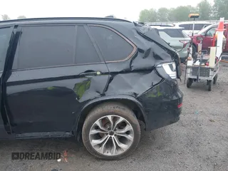 2015 BMW X5 xDrive50i z VIN 5UXKR6C56F0J78575, wystawiony jako IAAI lot #41933018 z przebiegiem Nie podano mil oraz . Historia ofert i sprzedaży dostępna na DreamBid. Obrazek 19.