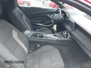 2017 Chevrolet Camaro 1LT z VIN 1G1FA1RX2H0119847, wystawiony jako IAAI lot #41936497 z przebiegiem 125 711 mil mil oraz . Historia ofert i sprzedaży dostępna na DreamBid. Obrazek 5.